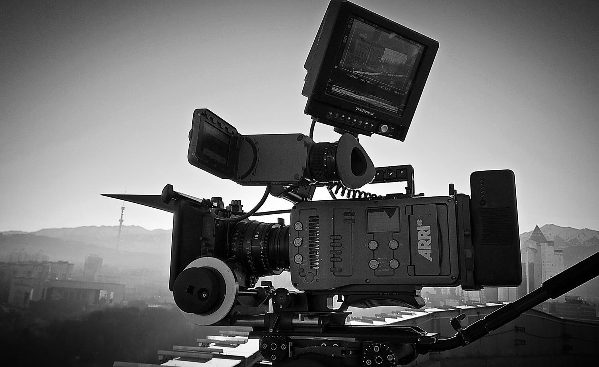 LightHackers's tweet photo. Shooting sunrise for
#TheGoldenWarrior documentary.
Arri Amira riding on 150mm of solid O'Connor #2575d slick motion. Swapping between the lovely Arri #ultraprimes here, and the AWESOME Angenieux Optimo 24โ290, A monster of wonderful glass.
@ARRIChannel @ocon_com @angenieuxlenses https://t.co/DffHdJSY4h