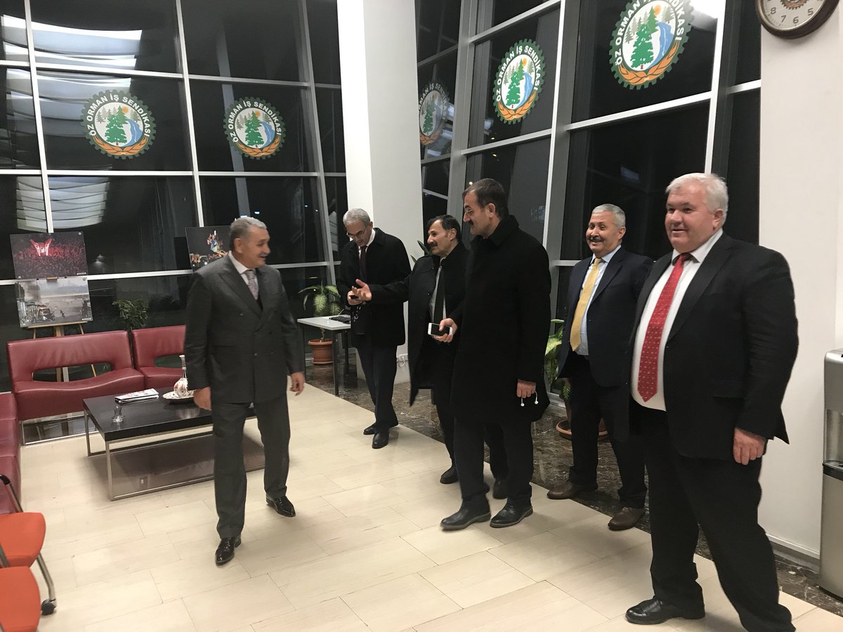 settaraslan's tweet photo. Orman Genel Müdürümüz Sn.@bkrkrcby ,Doğa Koruma ve Milli Parklar Genel Müdürümüz Sn.@nurettintas99 ve Çölleşme ve Erozyonla Mücadele Genel Müdürümüz Sn.@mmgozukara ‘yı sendikamızda ağırladık.Değerli Genel Müdürlerimize ziyaretlerinden dolayı teşekkür ederim. https://t.co/SXRqOqYoUa