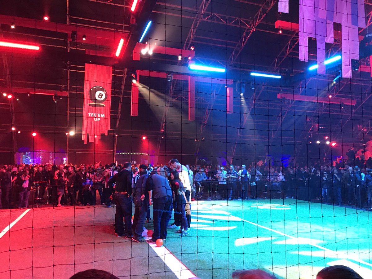 phennex's tweet photo. #replay at #revent is pretty insane!! great food, music, and play! Good job @AWSreInvent 🤘 https://t.co/Iv31oSF2zu