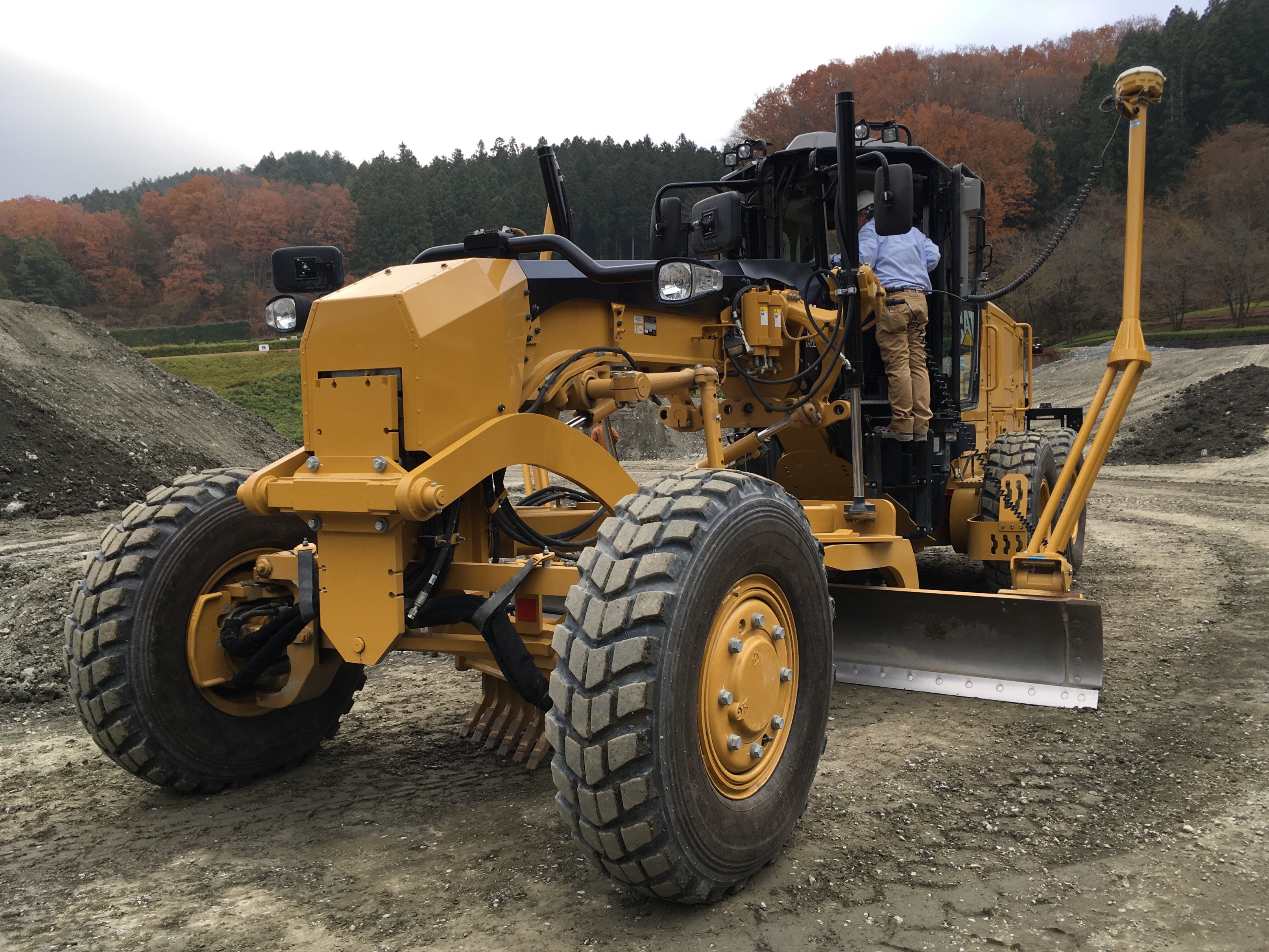 Tanashin17 キャタピラー秩父デモセンター最高です ありがとうございました 重機 モーターグレーダも良かったし アーティキュレートダンプはエジェクタ 押出し排出装置 付きでした T Co Bahp29ewui Twitter