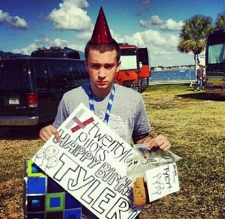 Happy birthday tyler joseph
Stay alive 