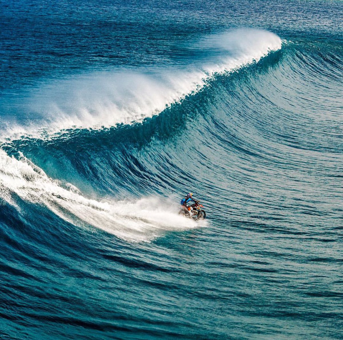 MotoSportInc's tweet photo. #ThrowbackThursday || @RobbieMaddison @dcshoes #DCPipeDream @redbull https://t.co/bK4zWt7Rys https://t.co/j8vRXiLzE9