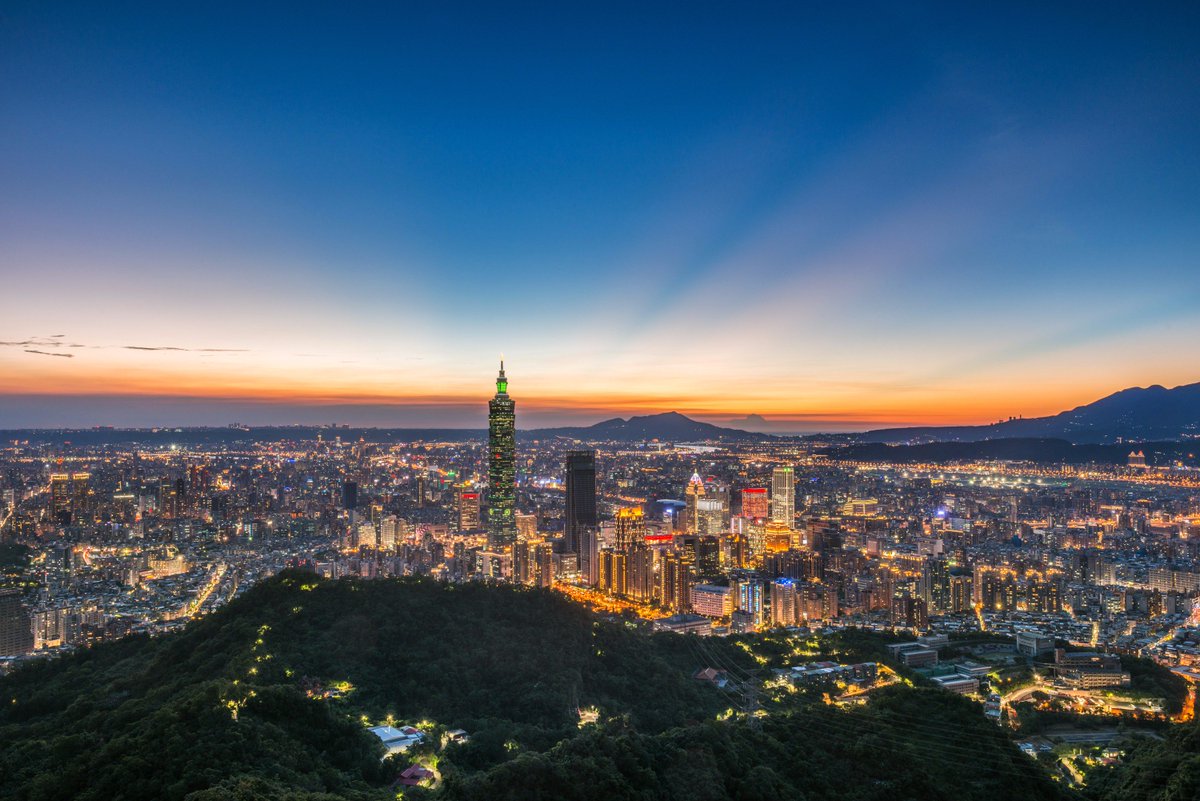 weizheng72's tweet photo. taiwan, taipei. City of Night 

#Sunset
#Taiwan
#TAIPEI
#TAIPEI101
#TAIPEICITY
#Taipeinight
#Night
#cityview
#landscape
#photography
#寫真
#台灣
#台北
#夕陽
#台北夜景
#台北101 https://t.co/3S264AByb9