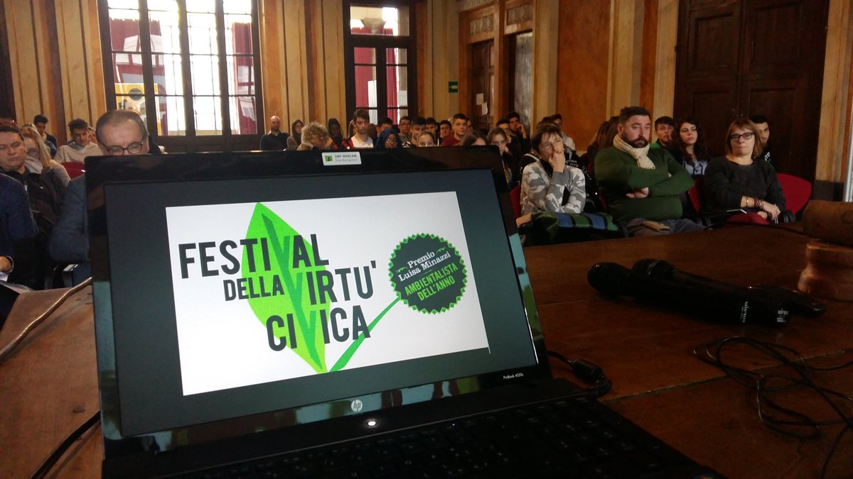 Un'altra platea di #fvc17 con @RossellaSobrero #primobarzoni e <a href="/OrtiAlti/">OrtiAlti</a> a #CasaleMonferrato  festivalvirtucivica.it le imprese virtuose si presentano
