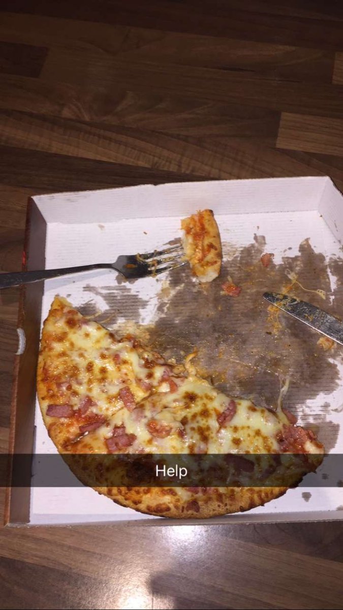 charliegbunting's tweet image. Jack Elliott eats pizza with a knife and fork #torie #uppermiddleclass