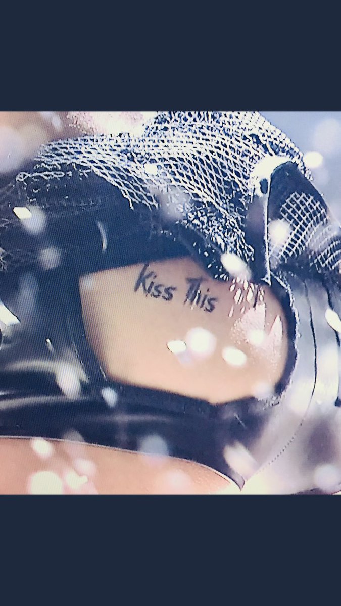 19Benedetta83's tweet photo. E niente, mi sveglio la mattina con il pensiero di Damiano sui tacchi... mezzo nudo... performance pazzesca... son cose belle ... 🤨🧐 @mAneskinmAnia @maneskinweare @SkyUno @XFactor_Italia #XF11 #coattaizer @rtl1025 #CiVuoleLaX #sobrietá https://t.co/q3NvbipST3