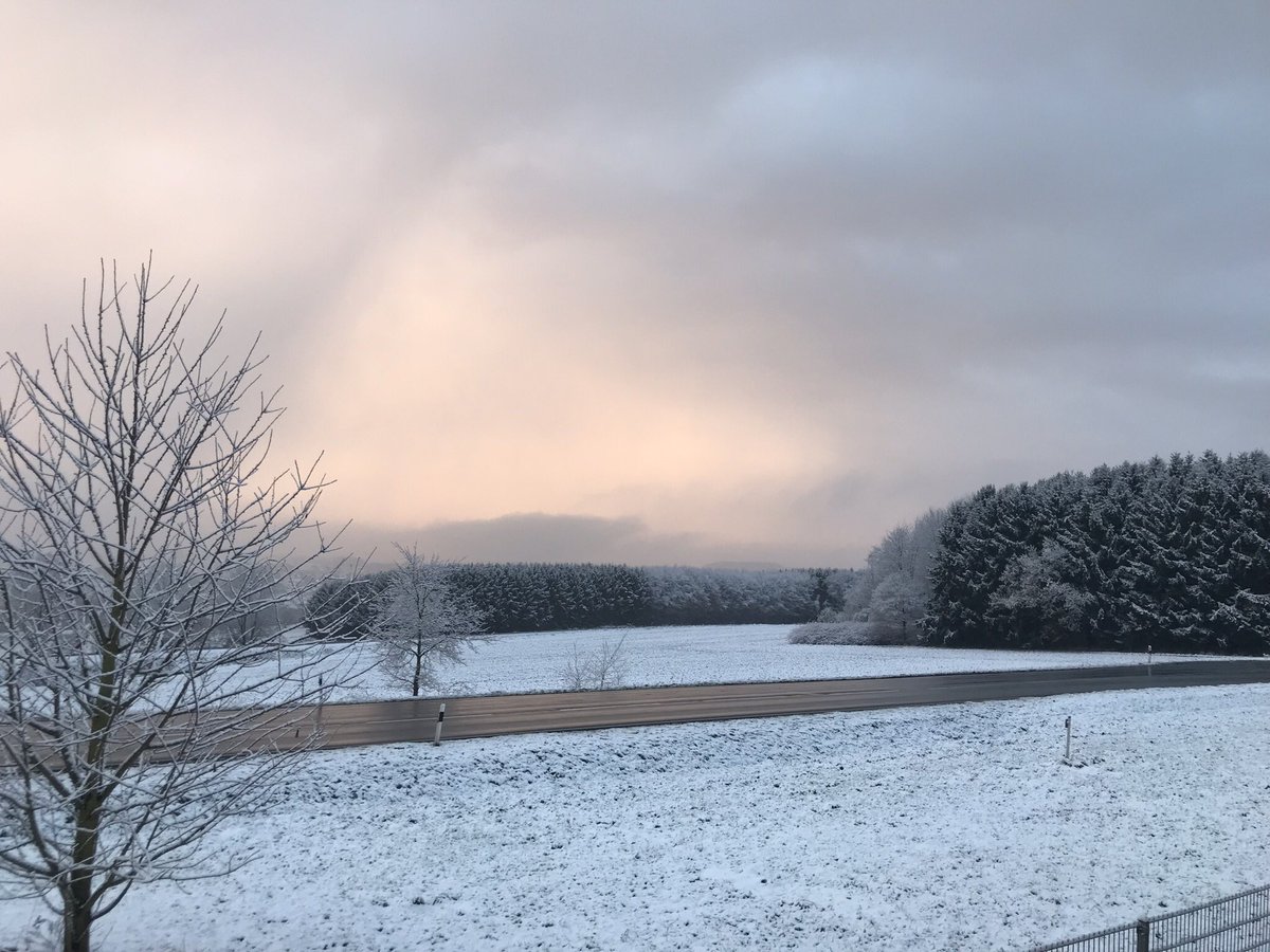 Dan_James89's tweet photo. December 1st and snow. Punctual as usual Germany. #nicework #winter #snow #germany https://t.co/StP4JGNGSS