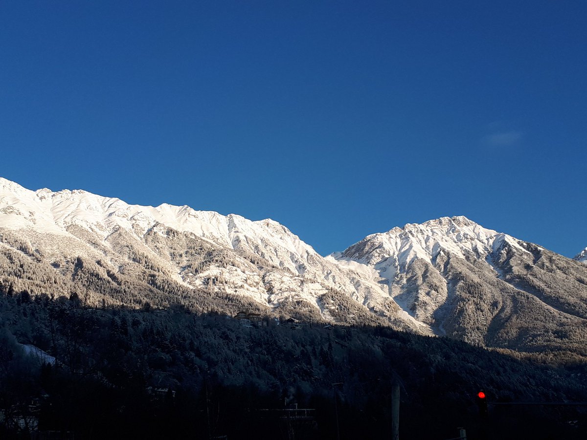 PROFES_conf's tweet photo. Let's start the third conference day with snowy mountains and deep blue sky #profes17 https://t.co/IRE6rABxbo