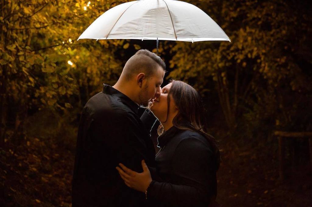 LichtUndHerz's tweet photo. Guten Morgen Winterwelt, Schnee lässt uns immer an Romantik &amp; Kuscheln denken, daher genießt den Blick nach draußen heute #kennenlernshooting #paarfotos #lovebirds #engagement #engagementshooting #love #liebe #fotograf #karlsruhe #winter https://t.co/D58lw1RSzf https://t.co/RWHjLoHjfR