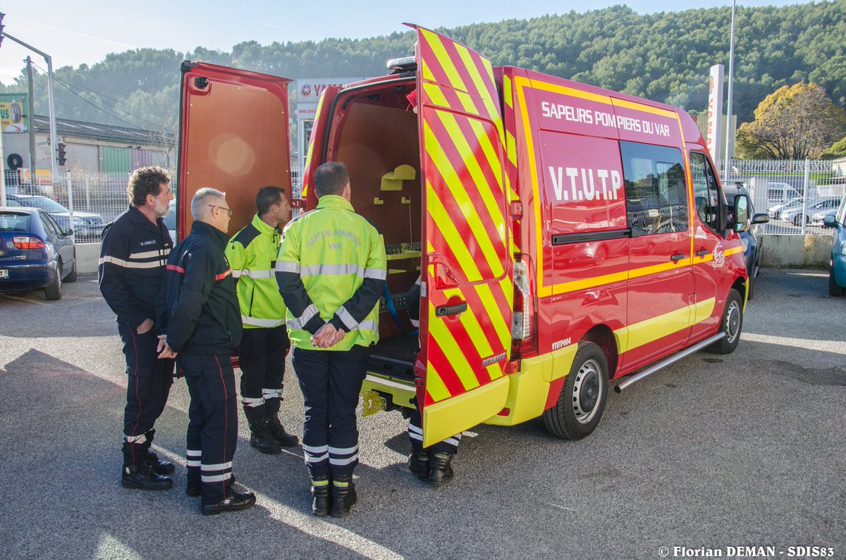 SDIS83's tweet photo. Le mardi 21 novembre 2017, le #GSL83 a procédé à la livraison de 2 #VTUTP et des 2 premiers exemplaires de #VSON . Cette évolution des #VSO est adaptée aux équipes spécialisées "sauvetage en milieu aquatique".
https://t.co/JCihVYIFcf https://t.co/ra5Lx8U7Eh