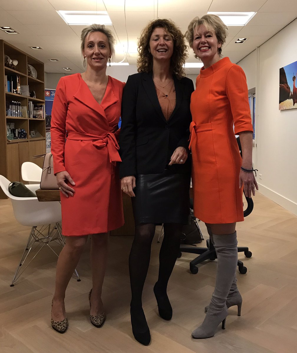 DoetsElske's tweet photo. Jury is klaar voor de dag van de #ontknoping @Lady_Academy 2.0 succes #youngladies! https://t.co/VsYXnJZxMv