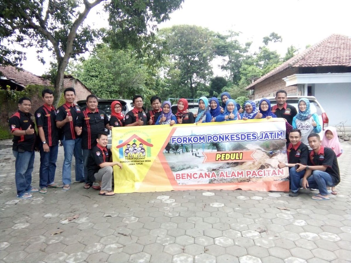 PonkesdesJatim1's tweet photo. Untuk saudaraku pacitan aq datang untukmu, semoga bisa mengurangi bebanmu,
Musibahmu adalah deritaku, sukamu adalah kebahagian untuk keluargaku, semoga bencana segera berakhir. https://t.co/0NBB8xKHbS
