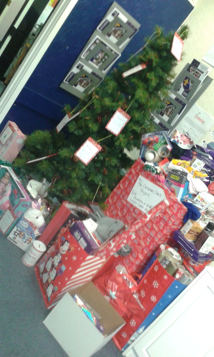Willey_notWiley's tweet photo. @LincolnCastleAc the box has well and truly overflowed! Well done guys! @christmassacks see you later for collection https://t.co/aTHigwveps