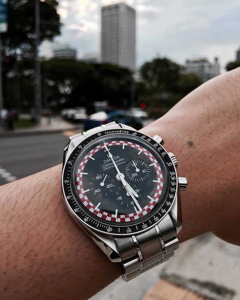 watchmedico's tweet photo. City meandering with the trusty Speedy. 
#watchmedico #omega #speedmaster #tintin #speedmastertintin #speedytintin #speedmasterprofessional #moonwatch #puristspro #tgif https://t.co/BO2rCEnWXl https://t.co/E4OMWknGJu