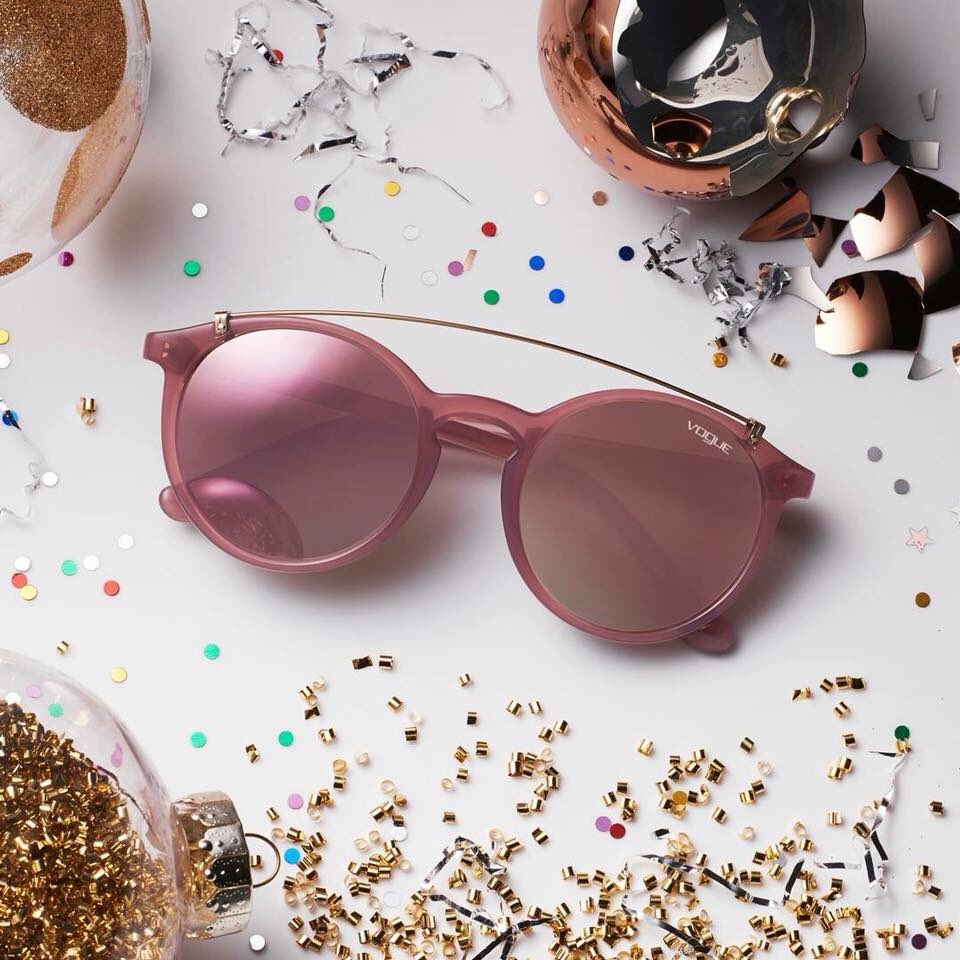 opticacentrochi's tweet photo. ¡La fiesta perfecta con VOGUE Eyewear!
#FelizFinde #FelizViernes #Navidad #Winter https://t.co/pqDuWWSMTW