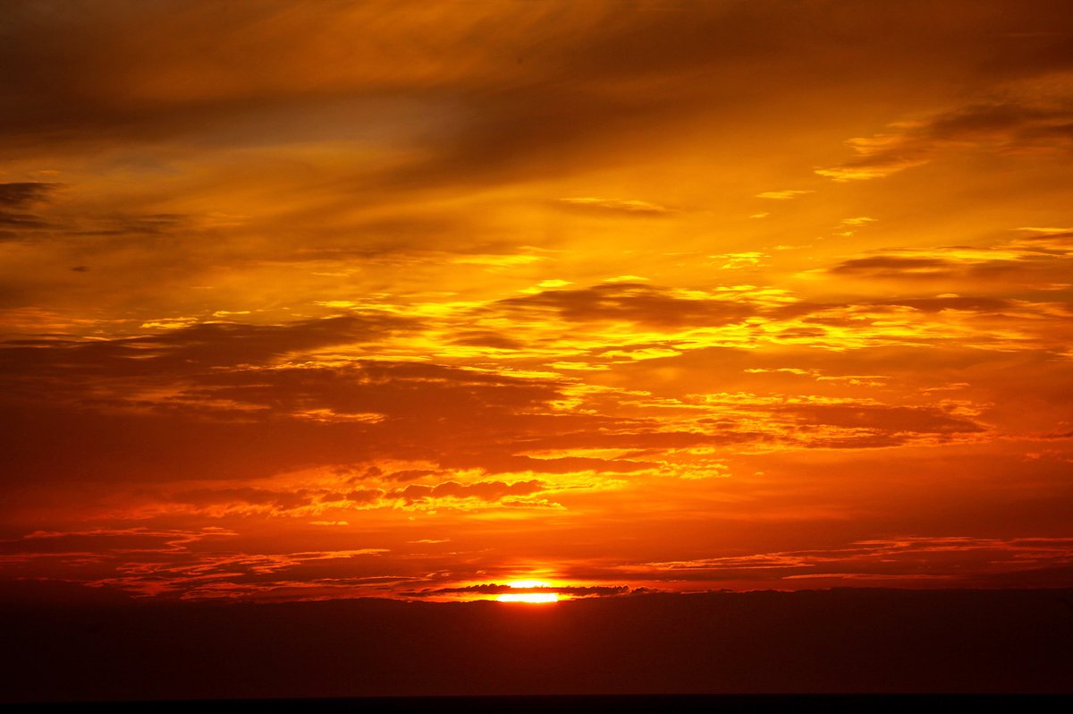 oleyelate's tweet photo. Sunset, Sochi. #sochi #sunset https://t.co/pcUCIlVXK1