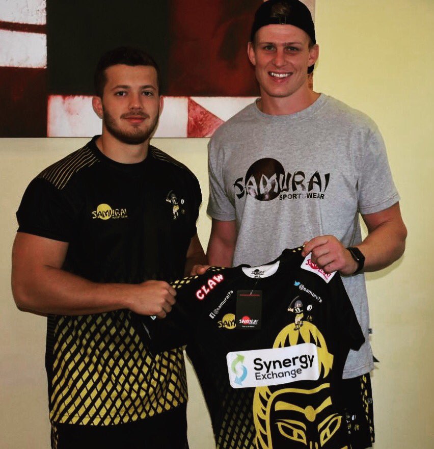 TimGiresse's tweet photo. Very excited to start @Dubai7s with @Samurai7s afternoon! Thks to all our sponsors for allowing us to participate in this event !!! Letโs go ๐ช๐ผ๐๐ผ๐ฅ๐ฅ๐ฅ #samuraifamily #synergyexch #clawbbq #gtechniq #samuraisportswear #samuraispirit #dubai7s https://t.co/4W3MnkpZAE