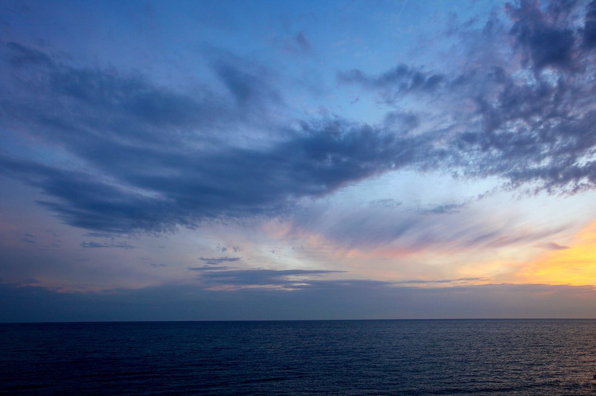 oleyelate's tweet photo. Black Sea, Sochi. #blacksea #sochi #sky #sunset https://t.co/gI75Ne9fJV