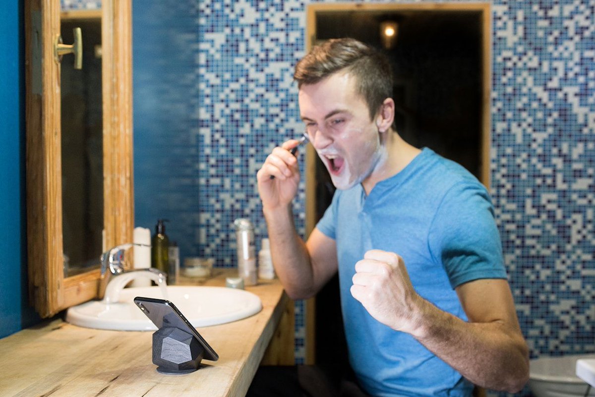 Now on Kickstarter: Phone #WirelessCharger by by <a href="/HaloStands/">Halo Stands</a>  thegadgetflow.com/portfolio/wire… Featuring an elegant design with beautiful materials, the body of the Halo uses solid wood that feels natural. #Accessories