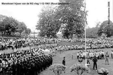 1 Desember 1961: Papua mendapatkan kemerdekaannya dari Belanda; bendera Bintang Kejora pertama kali dikibarkan dan lagu kebangsaan Papua (Hai Tanahku Papua) pertama kali dinyanyikan. Dua minggu kemudian Papua diserbu Indonesia.