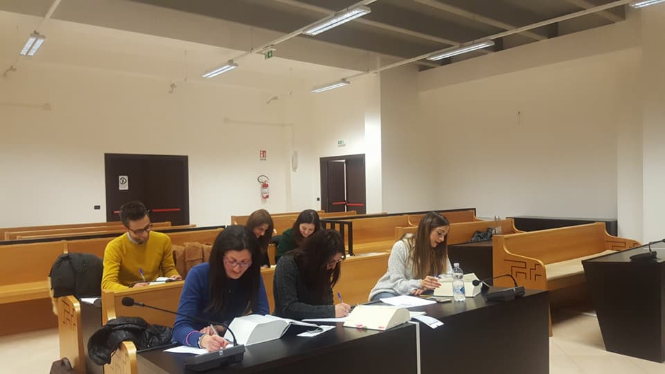 AIGAcastro's tweet photo. #corsoesameavvocato: Simulazione prima prova: parere civile.
 Il prossimo incontro è per oggi alle h.15.
#sarannoavvocati #aiga4you #staytuned https://t.co/xlV2pkCBxv