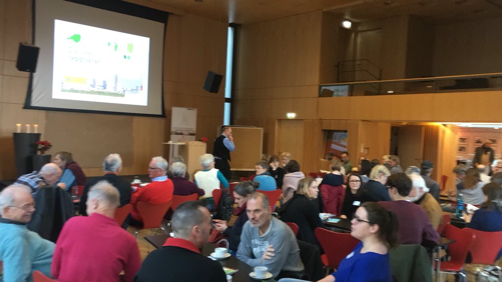 operacivil's tweet photo. Die #Welt reparieren heißt die Veranstaltung jetzt im @HausamDom . Mit dabei @LablFRANKFURT, #Nachhaltigkeit lernen in #ffm und viele wunderbare Akteure für ein gutes #Leben. Heute Schwerpunkt #Bildung und #Transformation - wir sind viele. Ich moderiere das #Barcamp 🤗✌️ https://t.co/mN8Mkj3jd6