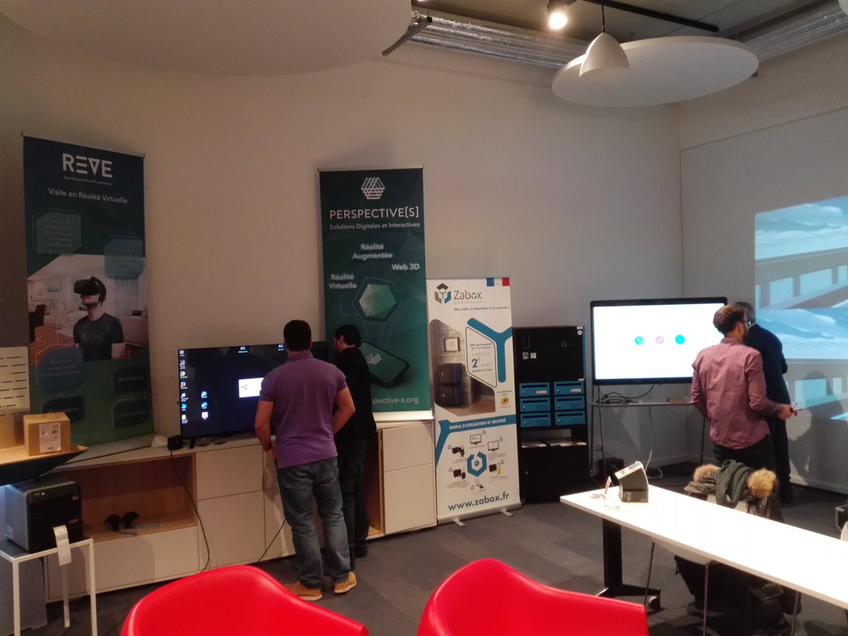 ZABOX_France's tweet photo. Zabox s'est fait une petite place parmi un concentré de technologie pour l'inauguration de la coque https://t.co/KPg1n5nfZX