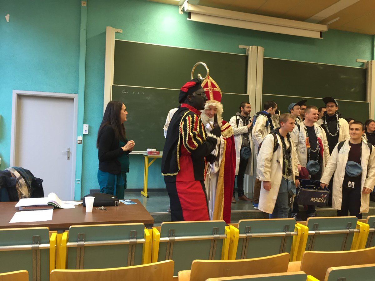 DJIceJOE's tweet photo. Surprise aujourd’hui dans la salle académique 👍😆#saintNicolas #HeH #MasterInfo https://t.co/YlkHhWZugr