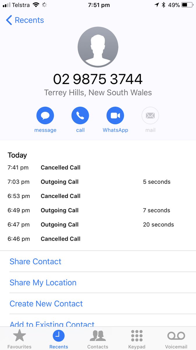 martinfrinking's tweet photo. Oh @PizzaHutAus, pizza half an hour late, missing half the order, you’re impossible to get a hold of and the pizza that has finally arrived has caved in. Don’t know how you’re expecting me to pay for this https://t.co/DPG96zN1U3