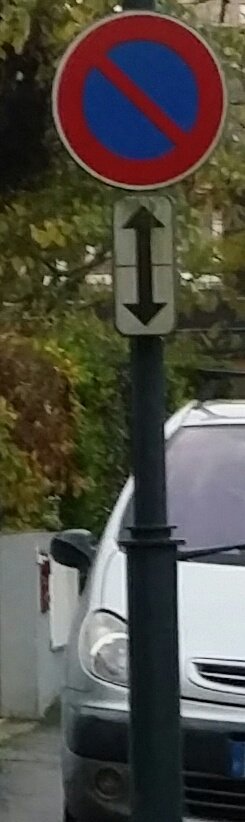 NanouckD's tweet photo. Ça fait des semaines que ça dure sq Alexandre Fleming, chemin de l'école 🚼🚸♿. Excuse du propriétaire du #gcum: #JAvaisPasVu. Dès qu'1 infraction constatée, appelez la Police Municipale de Rennes
☎02 23 62 25 20 #0impunité
Cc: @RPietons @SyRault https://t.co/M8gBrHgf2I