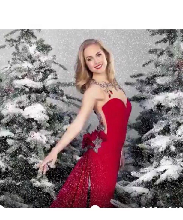 bethanykgarner's tweet photo. #December1st                   💫🌟IT'S THE SEASON TO SPARKLE🌟💫#DecemberWish #Ballet  #Festive #Fashion 💋 https://t.co/BEToR0BF6l