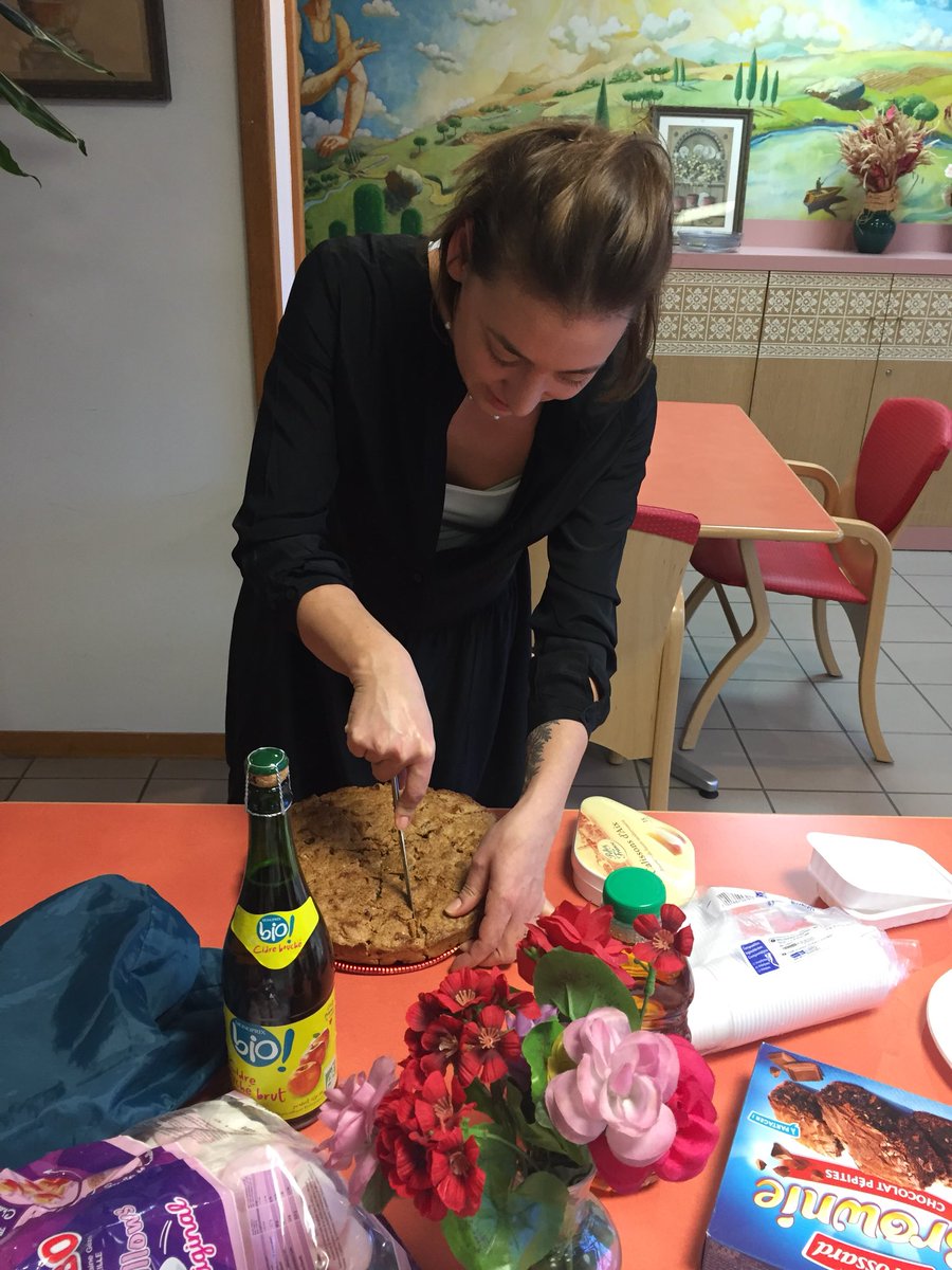 GivingInParis's tweet photo. Our new #volunteer Tugce made a delicious apple pie last weekend for the elderly at the Hôpital Vaugirard 🙌🍰🍎 #Paris #GivingInParis https://t.co/57xtz5RFUr