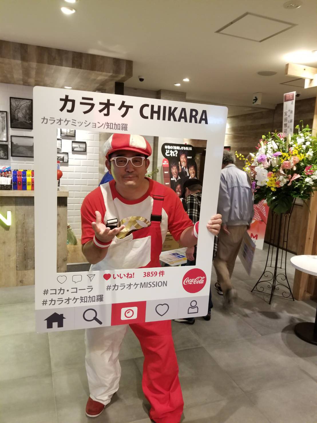 Twitter 上的 Pon万次郎 A K A Mc Pon 本日は掛川市に来てます 本日オープンの カラオケ ミッション掛川駅前店 の応援隊としてやって来ています オープンおめでとうございます Qooちゃんと一緒にお祝いしてます 寿 ポンバン カラオケミッション Qoo Pon