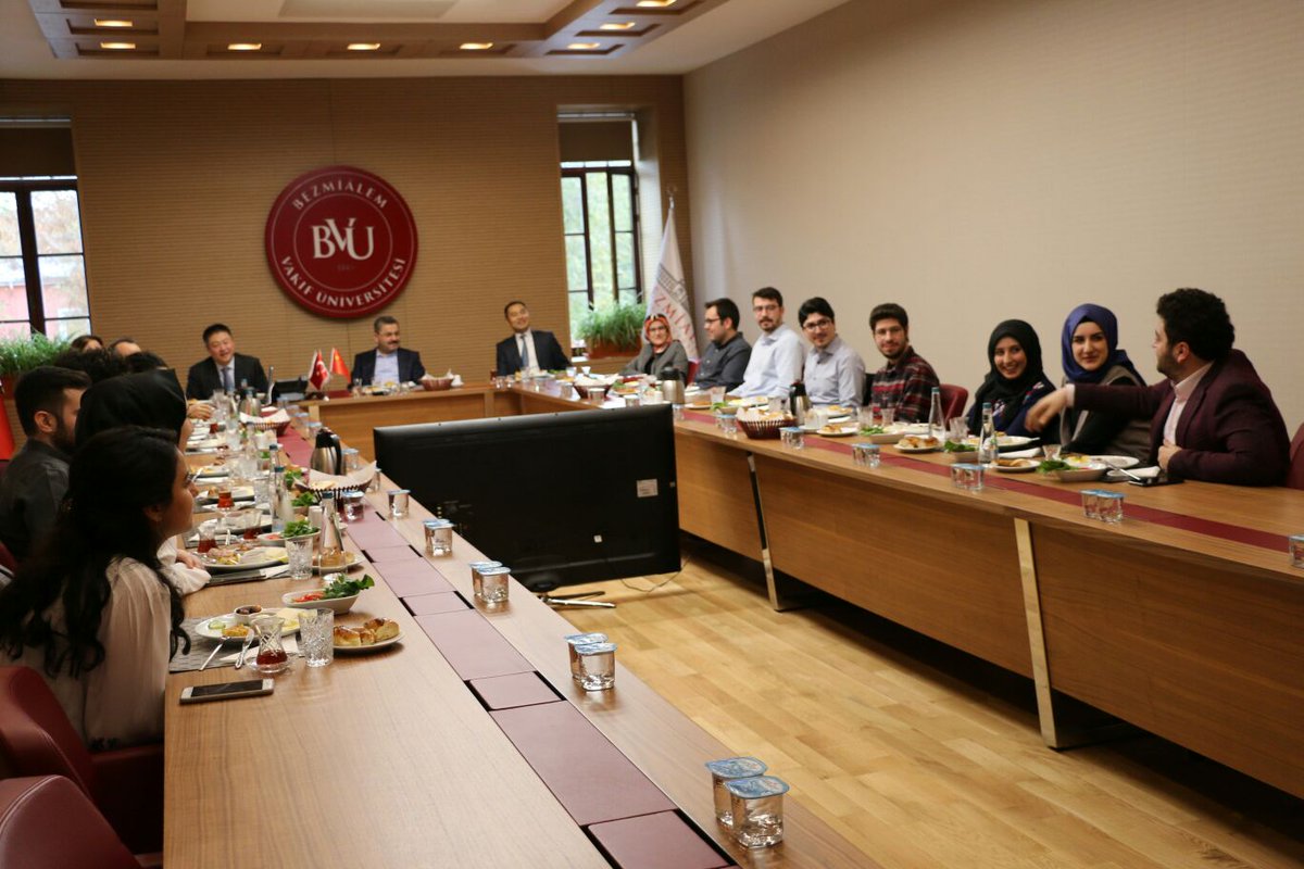 Başkanımız Ahmet Akça'nın önderliğinde Üniversite Yönetimi, 11 öğrencimizin Çin'de eğitim almasını sağlayan Huawei Yetkililerine teşekkür daveti verdi. Üniversitemiz Yönetimi ile Huawei Yetkilileri akıllı hastane ve teknolojilerini sağlık sektörüyle birleştirecek adımları görüştü