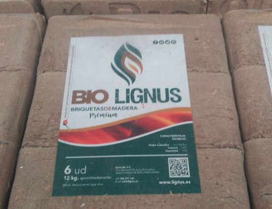 LignusPellets's tweet photo. Si necesitas briquetas, en #LignusPellets tenemos justo las que necesitas. Con las briquetas BIOLIGNUS disfrutarás de un producto de calidad y a un precio incomparable. Calienta tu hogar este invierno con los productos de #LignusPellets 🏠❄👌 https://t.co/ra9VP2eeY4 https://t.co/gSHR9Orhgc