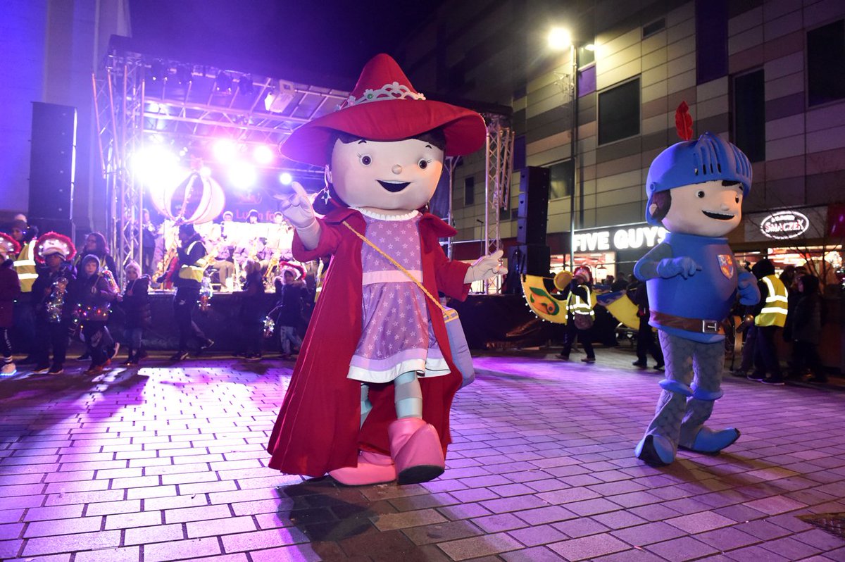 LutonBID's tweet photo. We arranged #MiketheKnight & Evie at @lutoncouncil #Christmas light switch-on last weekend. Check out our fabulous pix: https://t.co/ZPZGkmBUJu https://t.co/W0tFT5cc6Z