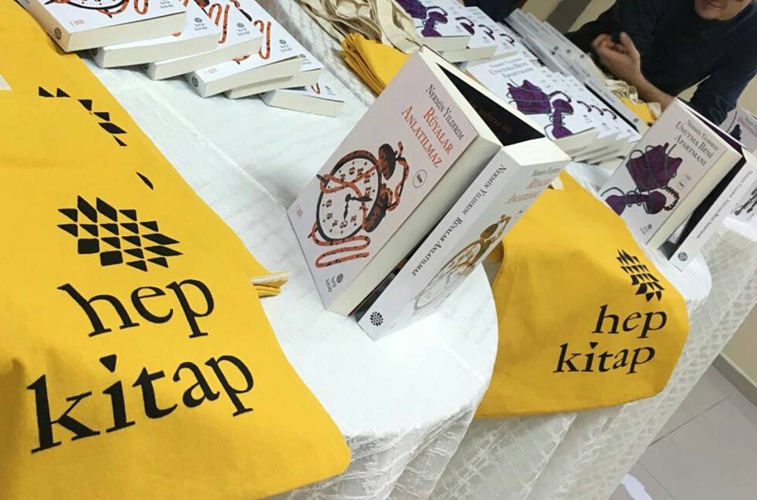 bandirmamit's tweet photo. Öncelikle samimi ve güzel yaklaşımlarıyla defalarca iyi ki iyi ki gelmiş dediğimiz @nnerminyildirim 'a ve Nermin Yıldırım'ın Dokunmadan kitabı hakkında söyleşisine katılım sağlayan herkese çok teşekkür ederiz. https://t.co/bzu41i2qX8