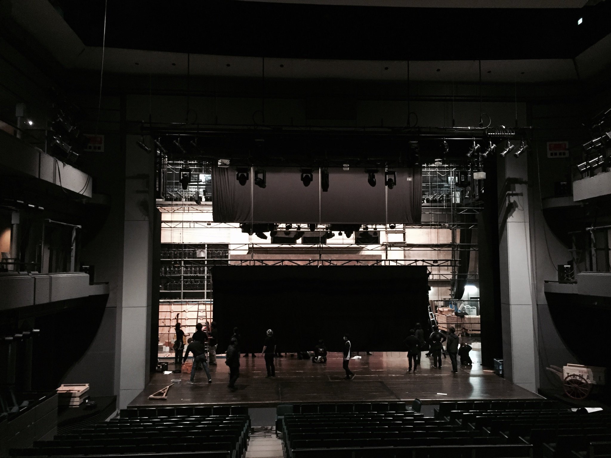 舞台「欲望という名の電車」 on Twitter "今日からスタッフは一足先に劇場入りです。シアターコクーンに