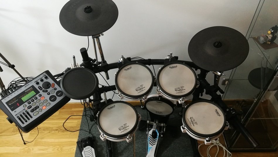 PardoAlexandre's tweet photo. Os presento mi set eléctrico Roland D8.....con esta maravilla me divierto un montón..... jajajaja
#roland #bateria #alexdrums #bateriaelectrica #electricdrums #electricset #electricdrumset https://t.co/5B2YjUn1Kd https://t.co/8VWb52Kkp2