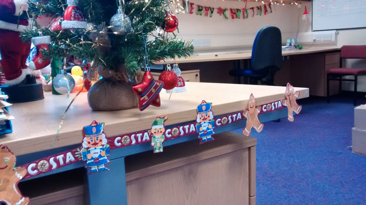 JennFuller1's tweet photo. @CostaCoffee @PetrocOfficial Lunch break well spent recycling Costa cups for office Xmas decs! #reuse #recycle https://t.co/K3g8jI8BmH