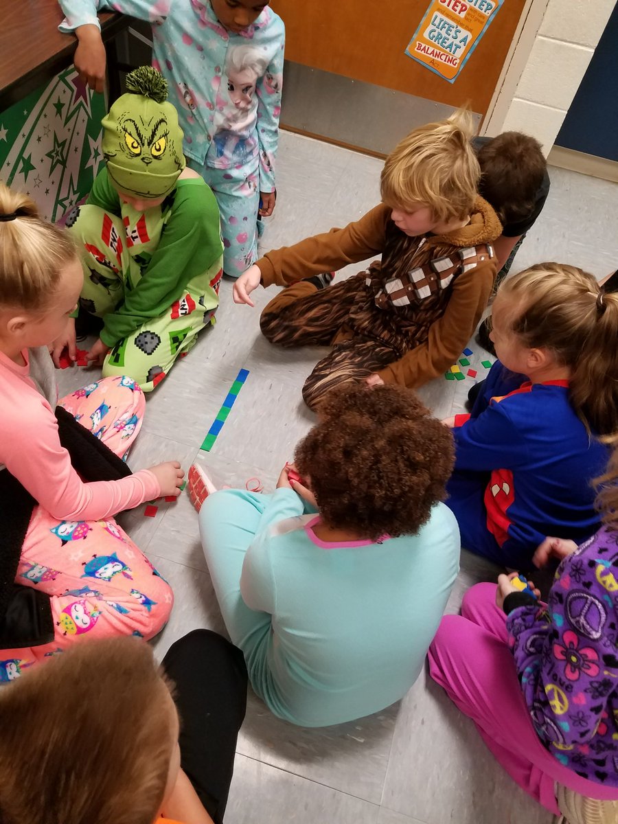 tlmeporter3's tweet photo. Team work in 3rd grade finding area @SpartaTrojans #liltrojans https://t.co/GuJA47dTy5
