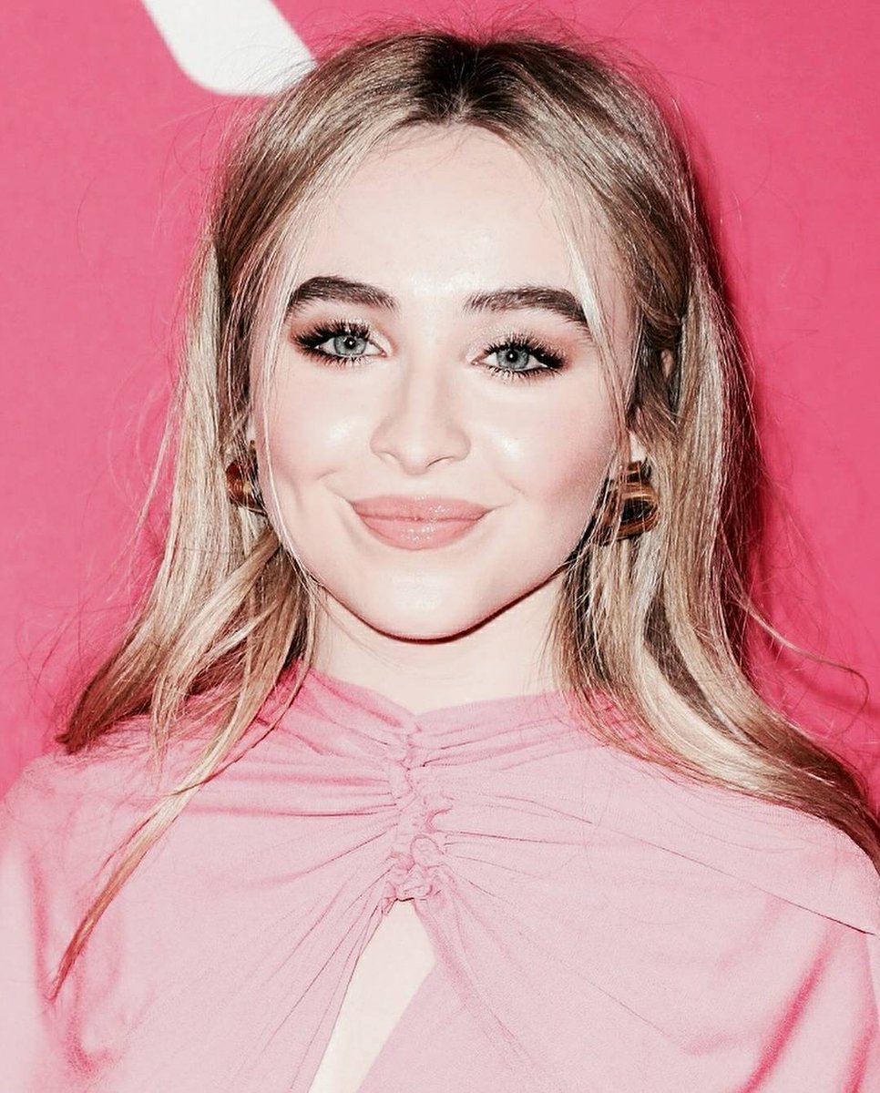 Carpenter_col's tweet photo. Amo a esta mujere @SabrinaAnnLynn @billboard #Top50Nomino Sabrina Carpenter https://t.co/72NXGY2lIQ