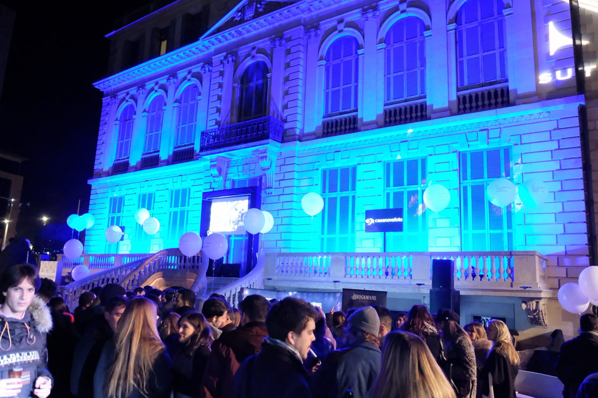 casanovafoto's tweet photo. 🌃 Estuvimos en The Shopping Night Barcelona 2017. 
📷 Os dejamos algunas fotos de nuestro stand en Paseo de Gracia y de nuestra presencia en la fiesta de Palau Robert. https://t.co/hstRRHm4qS