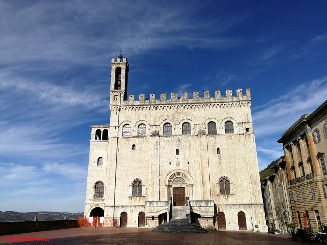 TurismoItaliaNw's tweet photo. #Umbria Le mostre di #Lightquake 2017 nella Rocca Albornoz di #Spoleto e nel Palazzo Ducale di #Gubbio @SistemaMuseo @UmbriaTourism https://t.co/k9MhNZOmEW https://t.co/eaF6IbIFsF