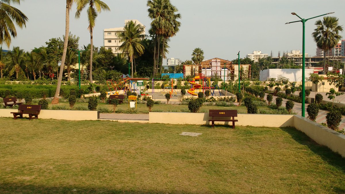 DevelopedSurat's tweet photo. #New_Garden @ #Althan - #Bhimrad #Canalroad , behind #MetroMall , #VIP_road #AthwaZone
Clicked by #FenilThakkar @OurSMC @CommissionerSMC https://t.co/AsehwHsH0f