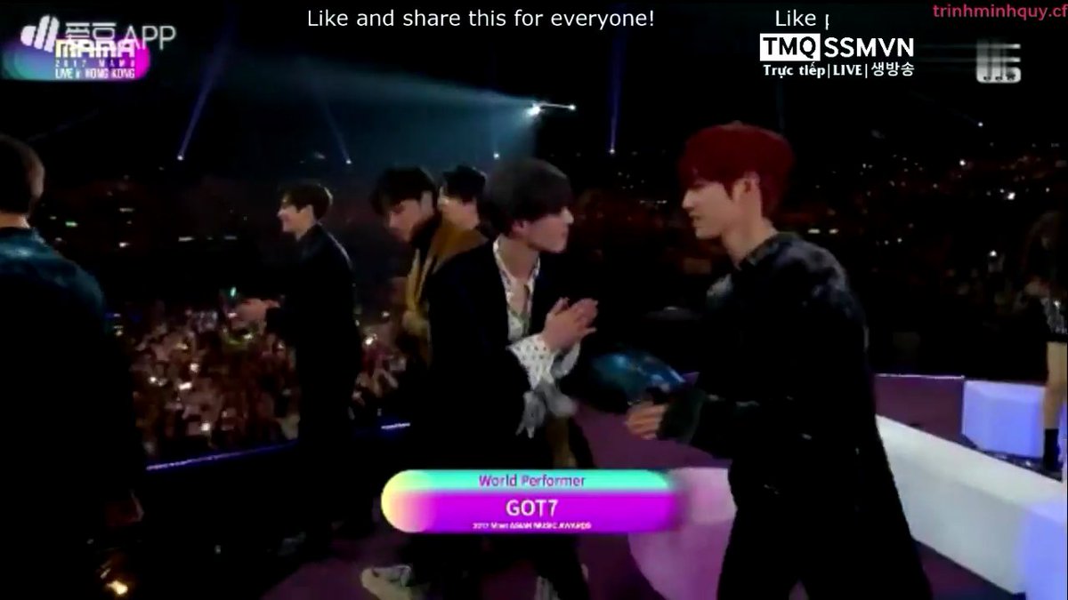 dogwithsuccess's tweet photo. Congratulations GOT7 won World Performer award
#MAMARedCarpet #2017MAMA https://t.co/vay8xOYEoh