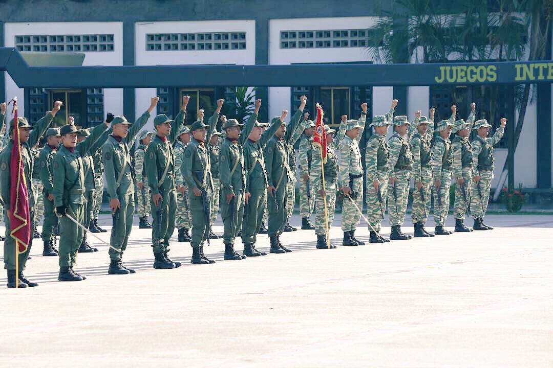 RMarcoTorres's tweet photo. Nos acompañan en este acto de Ascenso de oficiales el Alm. Giuseppe Alessandrello, Cmdte. de la @REDI_Central; el G/D Domingo Hernández Larez, Cmdte de la @ZODI_Aragua y el G/B Ricardo Nicodemo Ramos, director de la @AtmbFanb #CarnetDeLaPatriaProtector https://t.co/6wmmwKTlKA