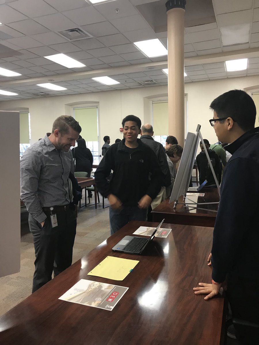 IPSCareerTech's tweet photo. #ComputerScience #iDEWShowcase #IPS #CTCPathways 💻📚 https://t.co/o19YDn31y8