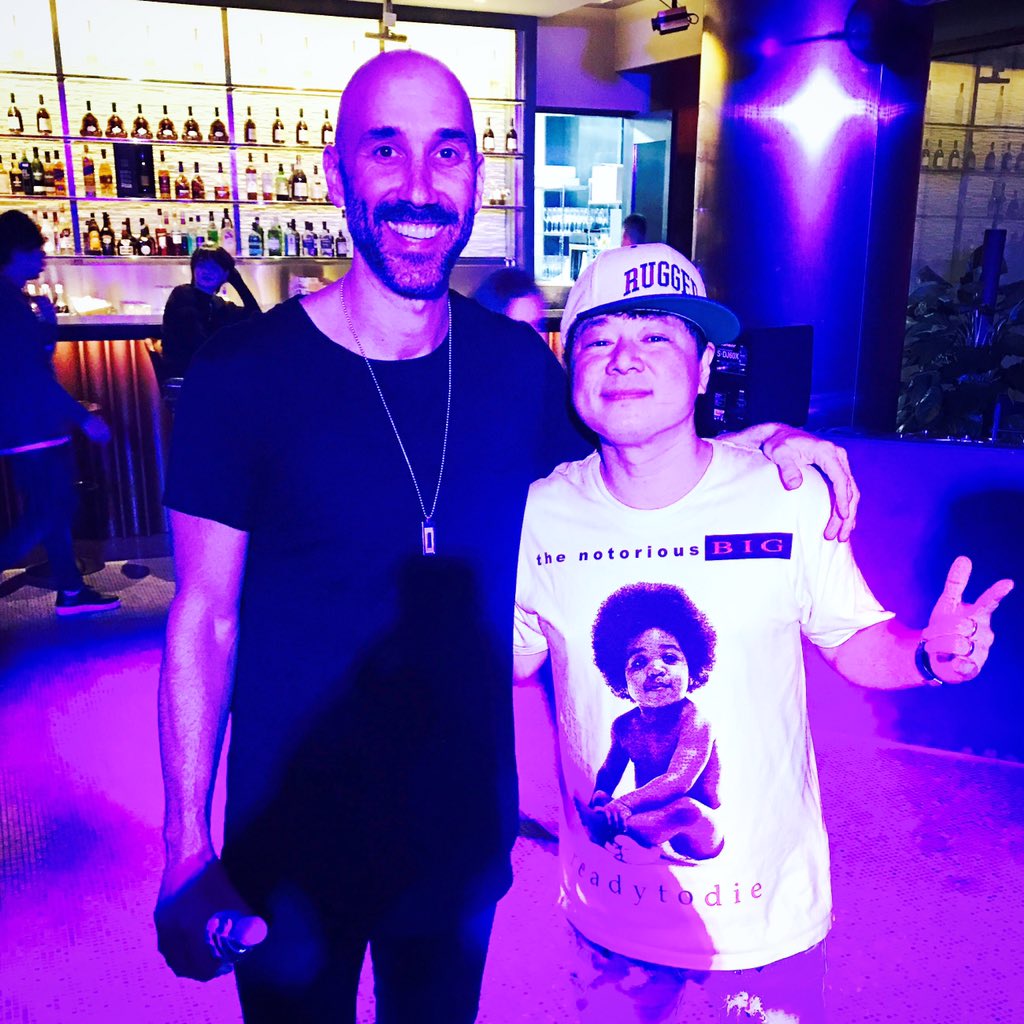 DJTaShi's tweet photo. Me and TJR ♪
#TJR #EDM #odetooi #funkyvodka #bouncegeneration #wewannaparty #whatsupsuckaz #djtashi #djtashi30thanniversary #djlife #clubignite #shanghai #thenotoriousbig #biggie #bigpoppa #turntablehustler #musicproducer #身長差 https://t.co/gifKi6Xz1m