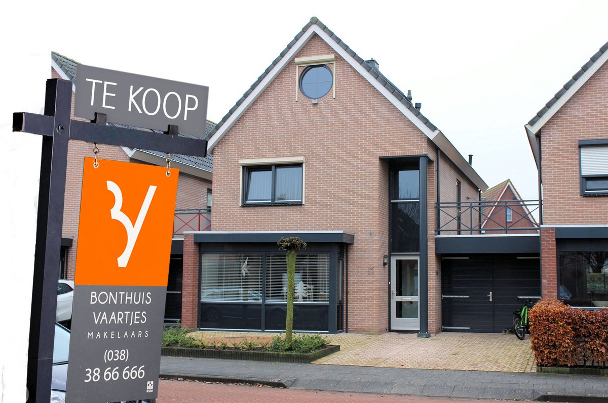 bvmakelaars's tweet photo. Een nieuwe verkoopopdracht gekregen aan de Prikker 32 in #Genemuiden - royaal herenhuis met zonnige tuin ☀️- de keuken is onlangs vernieuwd https://t.co/IMPJu8e2VY https://t.co/PjldKcP6PW